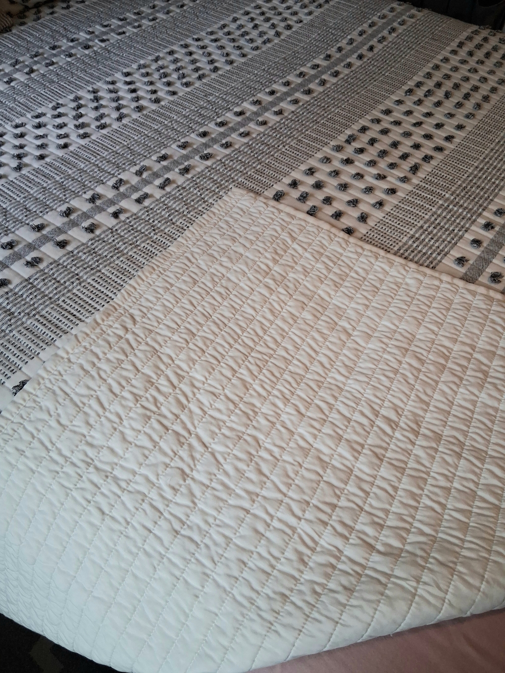 Soft Pom-Pom Textured Cotton Quilt Set in White and Gray - Picture 4 of 6